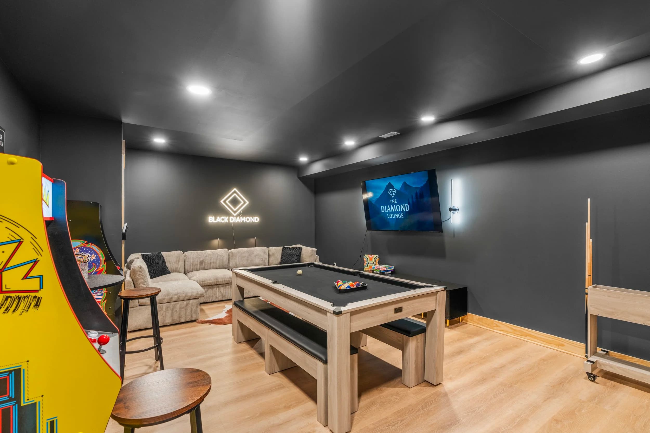 The Black Diamond Lounge