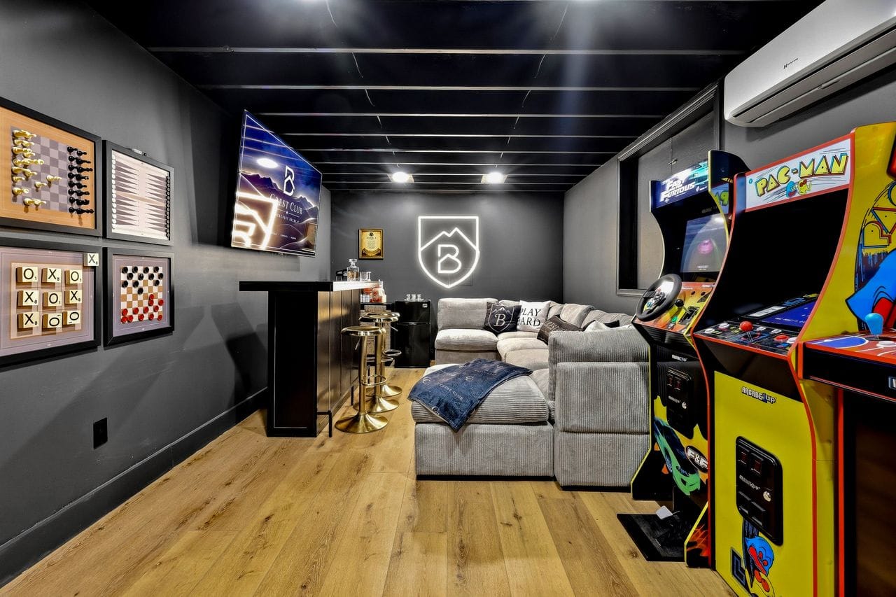 Crest Club game lounge