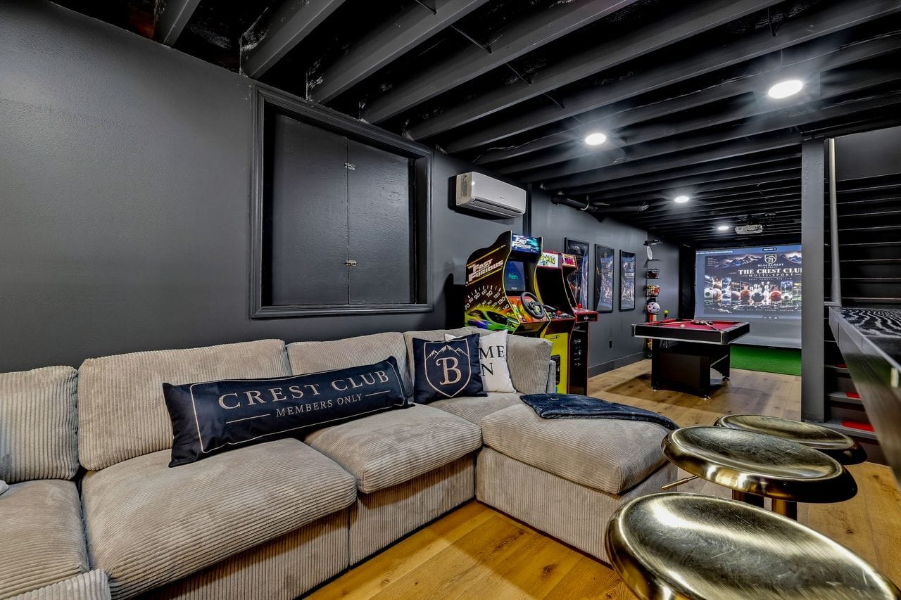 Crest Club game lounge