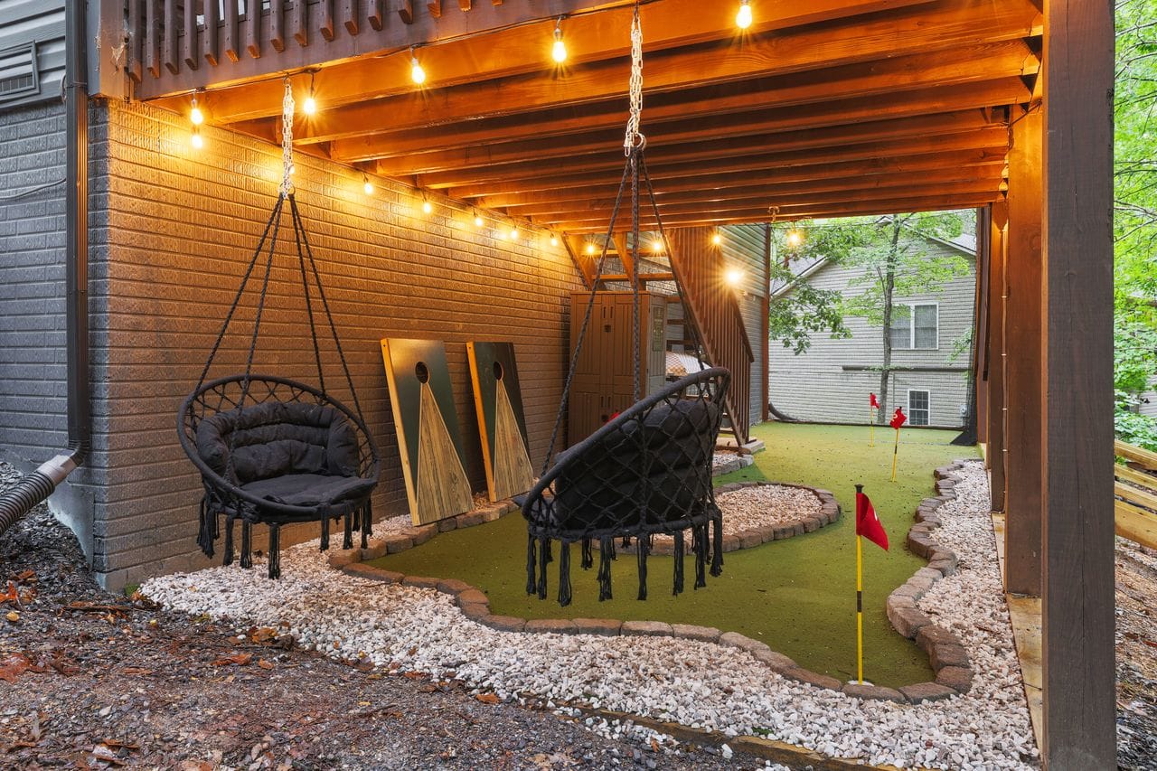 Mini golf, hanging chairs and cornhole